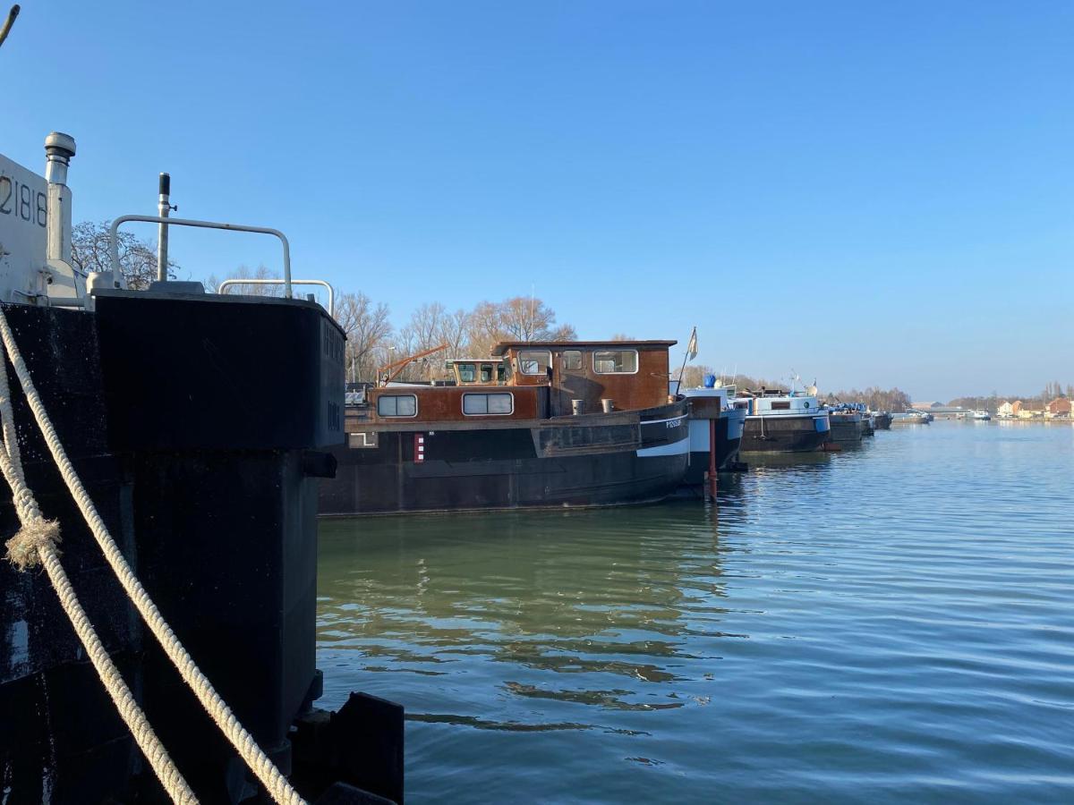 Peniche "Louise Michel" Sejournez Dans L'Appartement Du Capitaine, Offrez Vous Une Experience Inoubliable Au Fil De L'Eau Douai Buitenkant foto