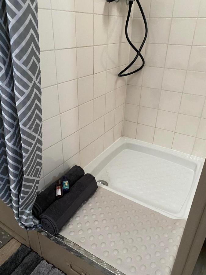 Peniche "Louise Michel" Sejournez Dans L'Appartement Du Capitaine, Offrez Vous Une Experience Inoubliable Au Fil De L'Eau Douai Buitenkant foto